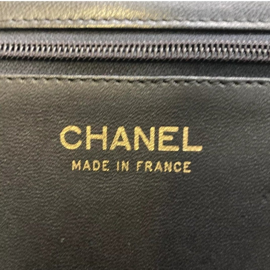 CHANEL Black Quilted Lambskin Chain Shoulder Bag